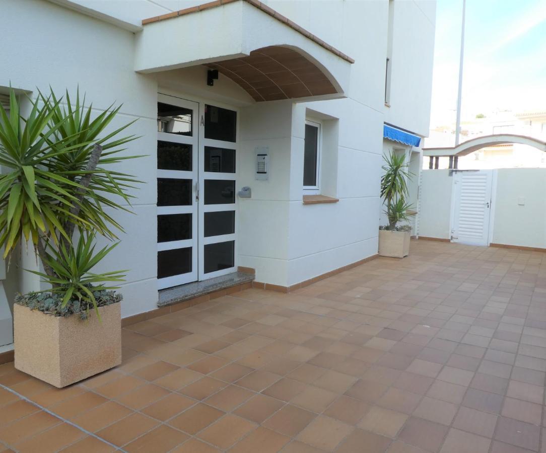 Apartaments Club Nautic L'Escala Exterior photo